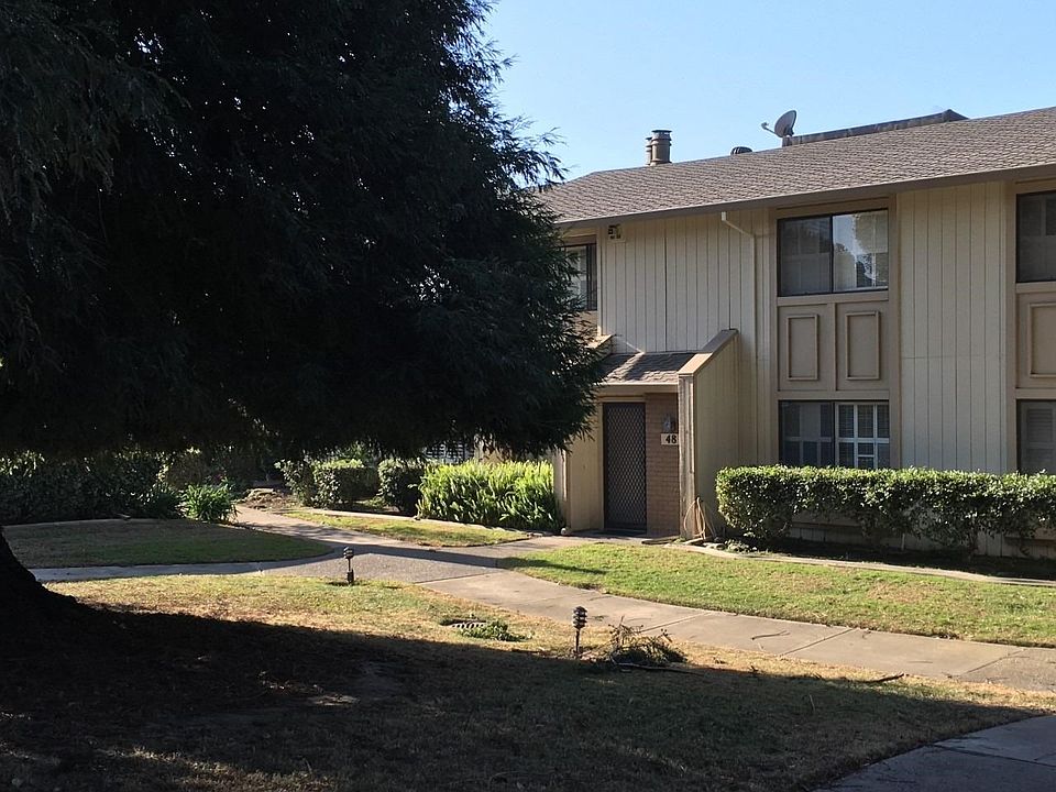 1st image of 48 W Yorkshire Dr