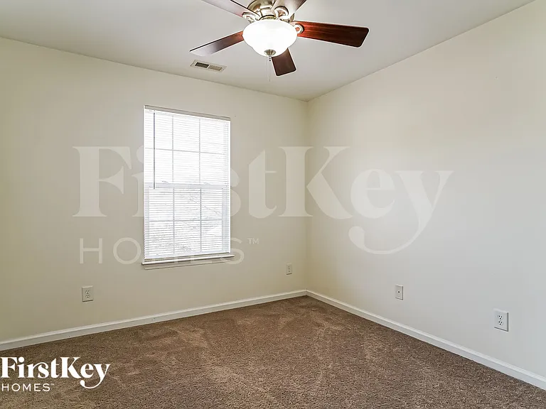245 N Weststone Blvd — Photo 13