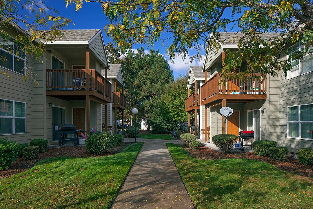 Suzann Plaza Apartments — Photo 3
