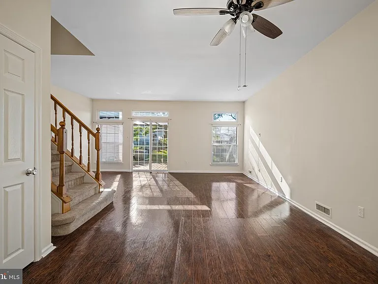 817 Thoreau Ln — Photo 6
