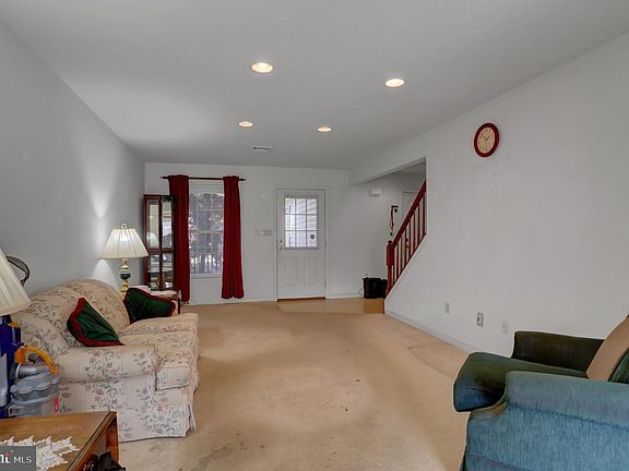 5th image of 62 Westwood Ct