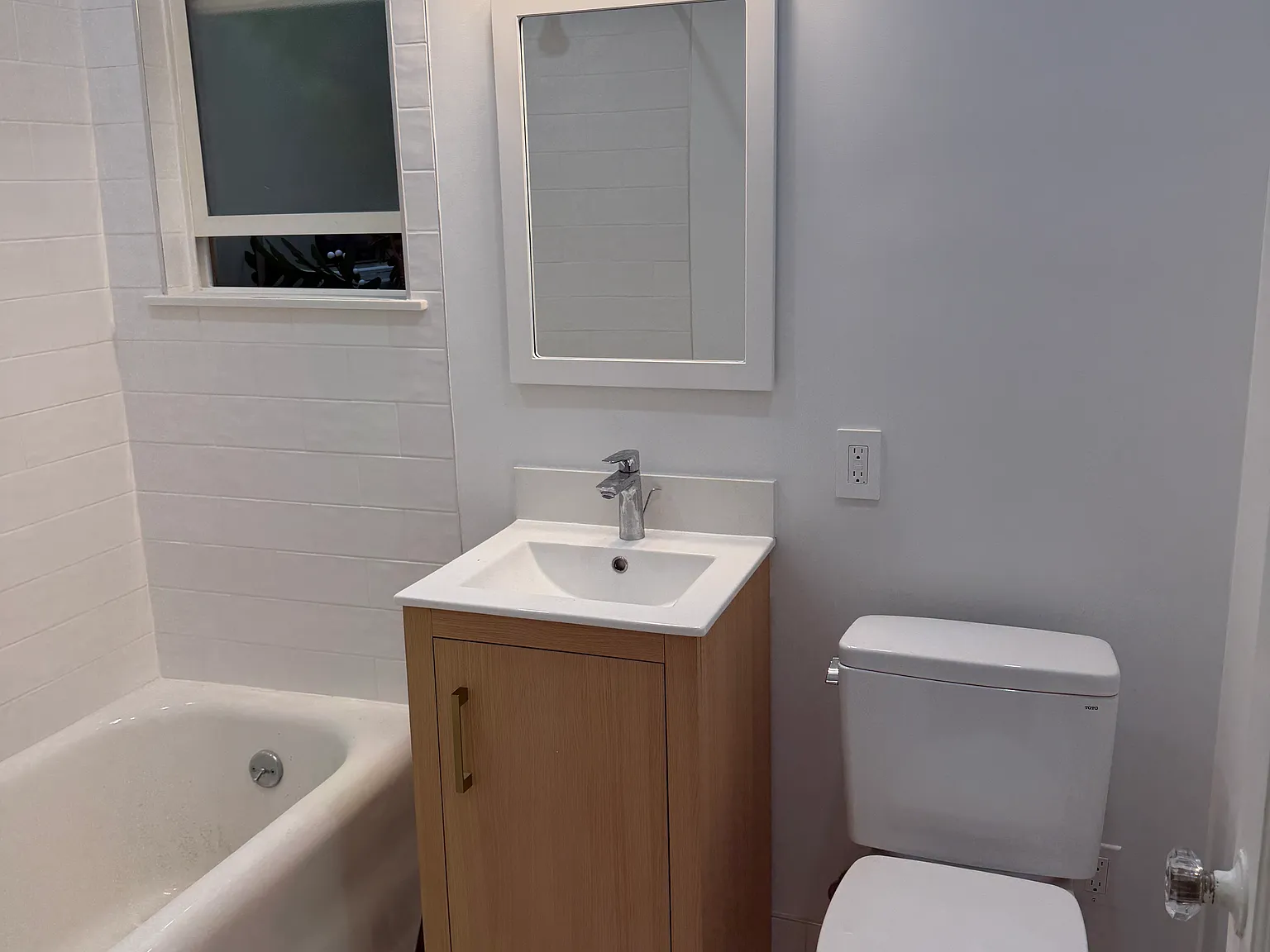 Studio, 600 sqft, $3,850 — Photo 3