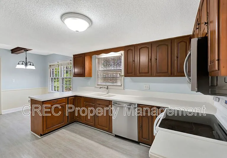 321 Shaftesbury Ln — Photo 14