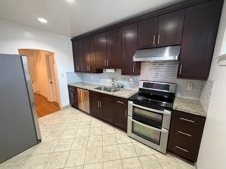 1535 Willow St — Photo 6