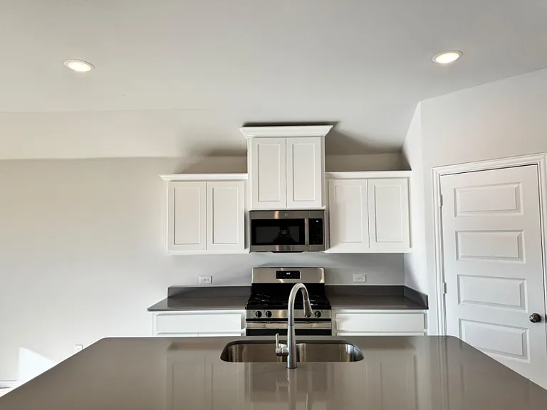 3300 Kingdom Dr — Photo 10