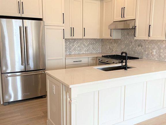 3rd image of 40 E Lincoln St #305