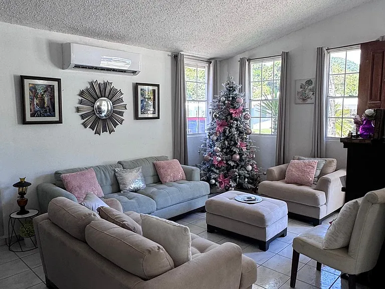 182 Esmeralda #JJ — Photo 6