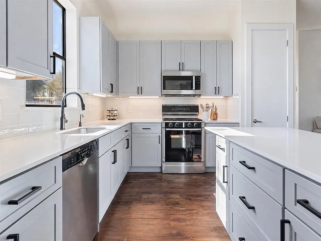 3 bed, 2.5 bath, 1828 sqft, $2,650 — Photo 4