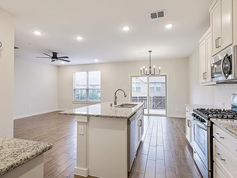 2729 Splendor Dr — Photo 8