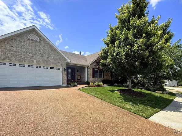 1404 Devonshire County Dr, Wentzville, MO 63385