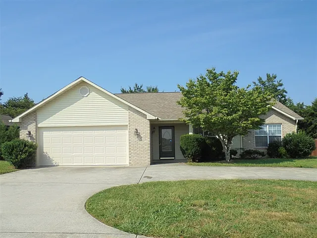 3 bed, 2.0 bath, 1767 sqft, $2,400 — Photo 1