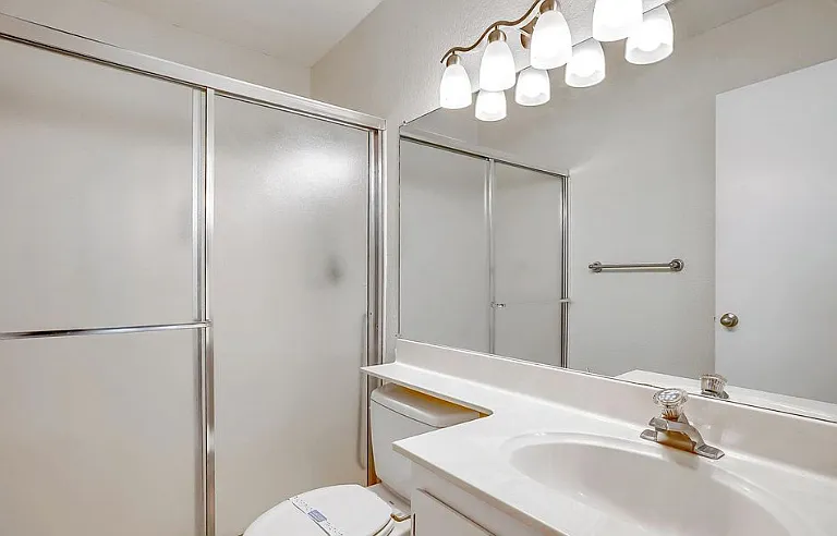 1070 Spring Valley Cmn — Photo 18