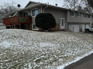 1292 Crestridge Ln, Eagan, MN 55123