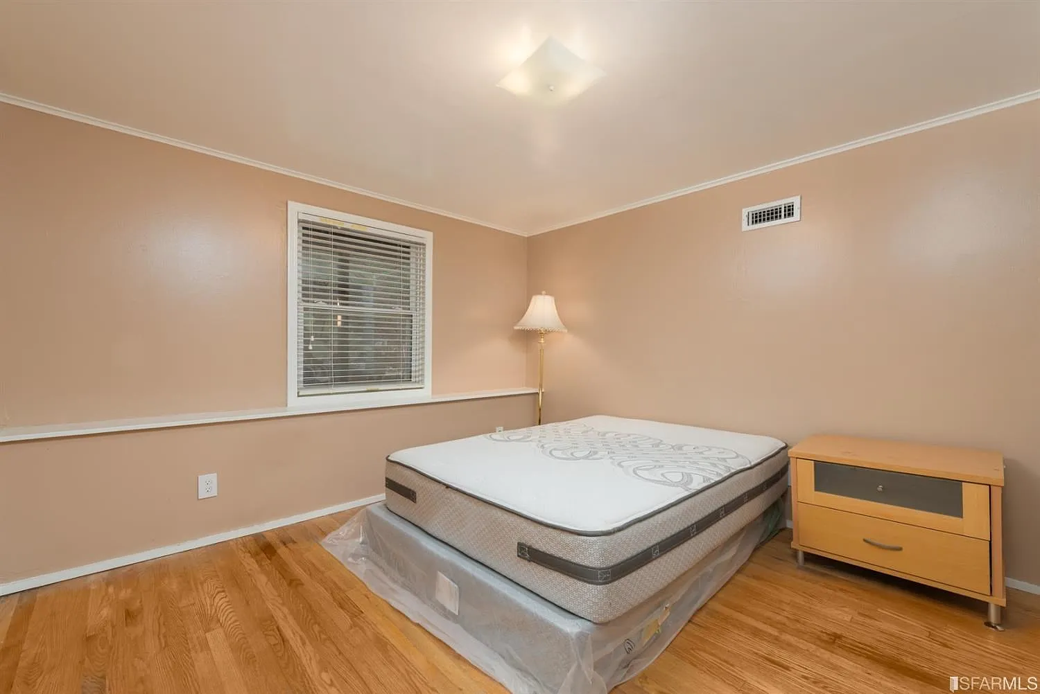 2 bed, 1.0 bath, 1015 sqft, $7,150 — Photo 4