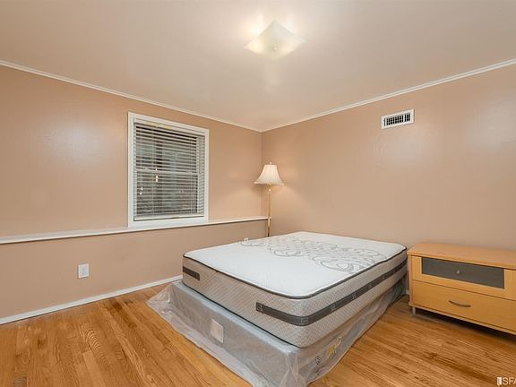 4th image of 724 De Haro St