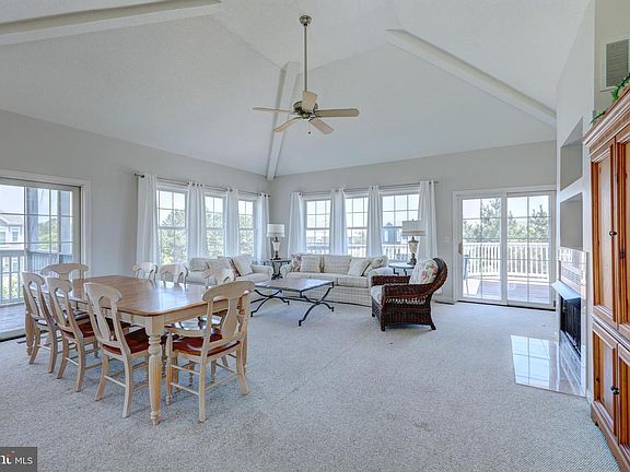 3rd image of 331 Le Pointe Dr N