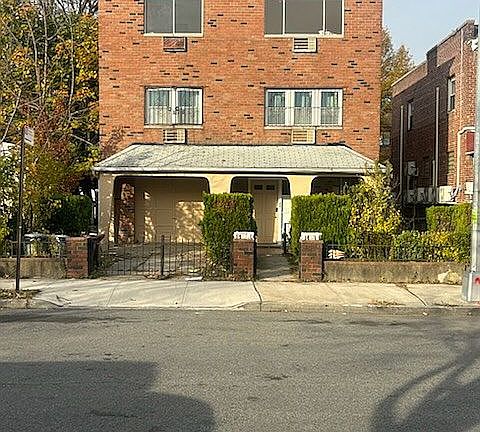 2nd image of 3315 Radcliff Ave