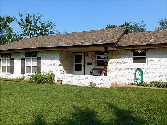 2nd image of 700 Glenwood Dr