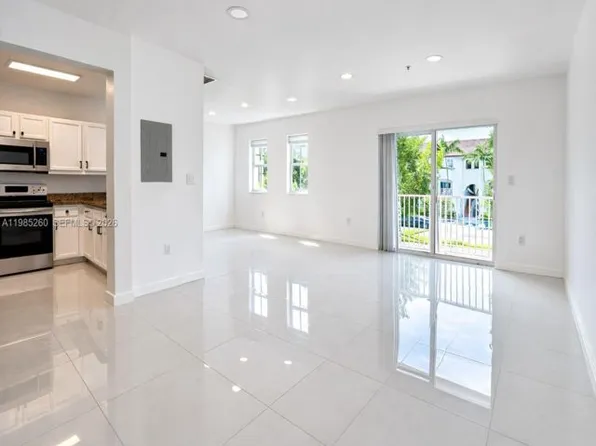 8800 NW 97th Ave APT 207, Doral, FL 33178