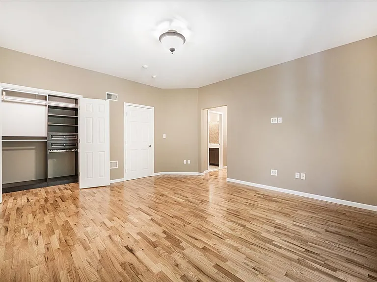 58 Alexander Ct — Photo 32