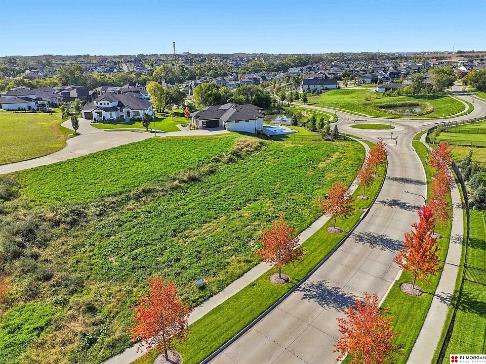 1st image of 21062 Valley Cir