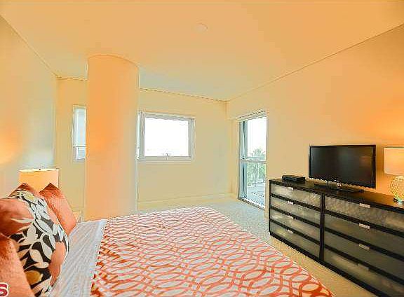 4th image of 13650 Marina Pointe Dr Unit 706