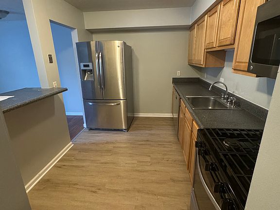 3rd image of 3801 Sturbridge Ct APT A6