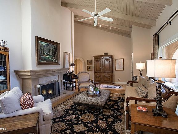 Living room & foyer