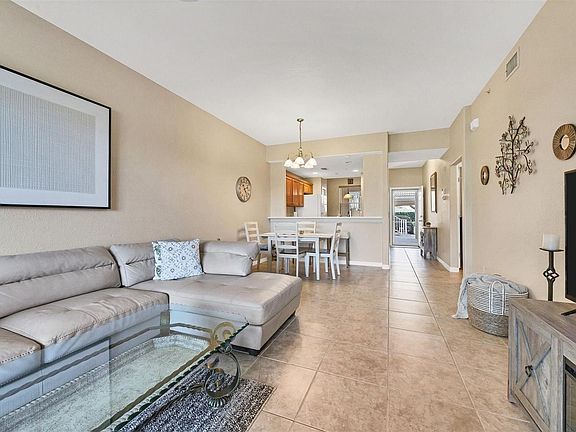 5th image of 1011 Fairwaycove Ln Unit 104