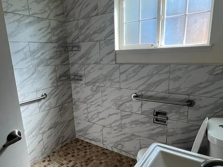1114 Aldwina Ln — Photo 3