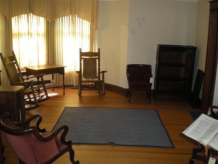 1st image of 200 S 18th Ave
