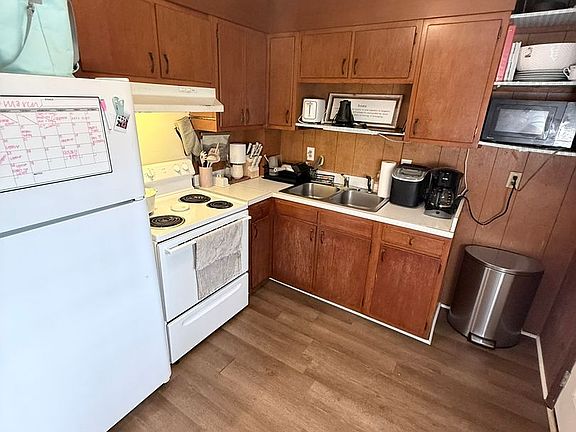 4th image of 180 Riverdale Dr