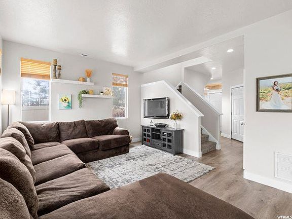 5th image of 3853 S Clare Dr