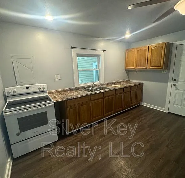 140 Arkansas Ln — Photo 7