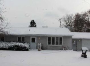 7542 Ridge Rd, Gasport, NY 14067