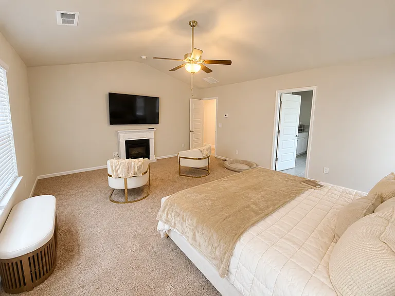 1104 Gilbert Ct — Photo 17