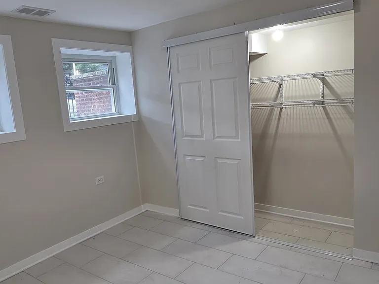 2637 W Winona St #3 — Photo 6