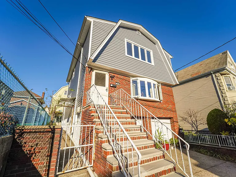 79 Hoyt St #2 — Photo 1