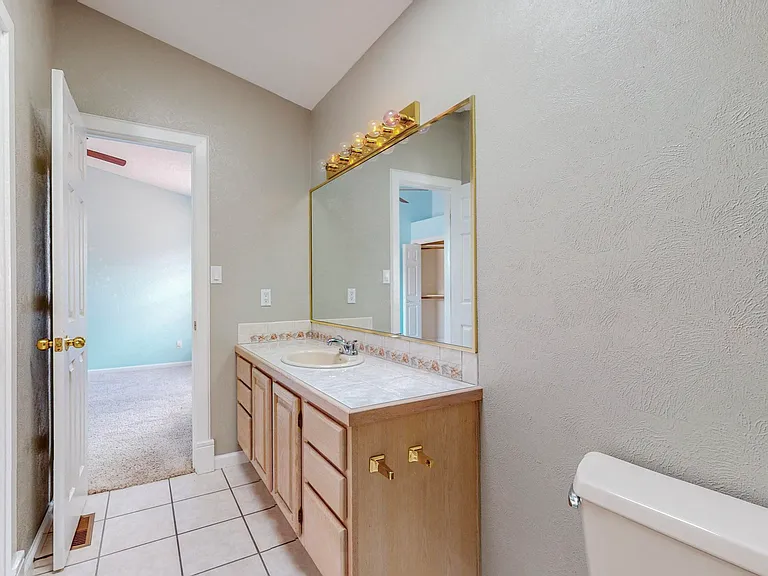 13612 Vic Rd NE — Photo 17
