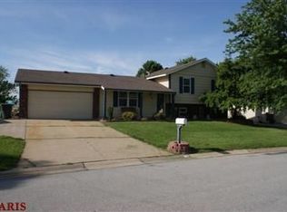 8 Vanguard Dr, Saint Peters, MO