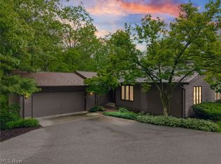 6791 Windward Hills Dr, Brecksville, OH 44141