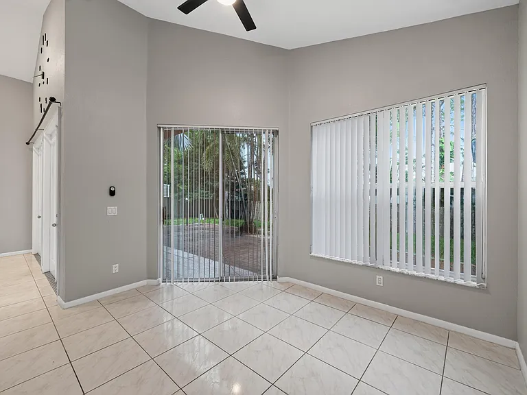 4059 SW Kamsler St — Photo 10