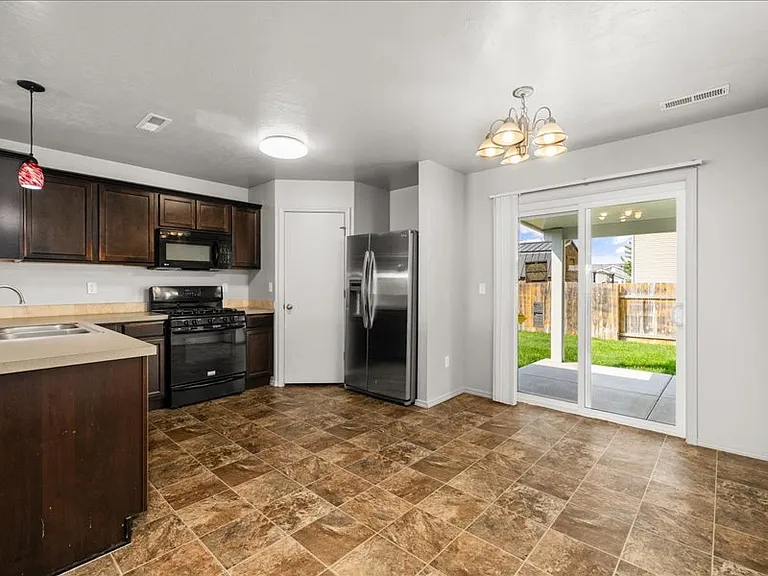 1057 S Benewah Lake Ave — Photo 8