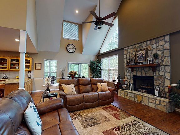 3rd image of 1922 Bell Oak Dr
