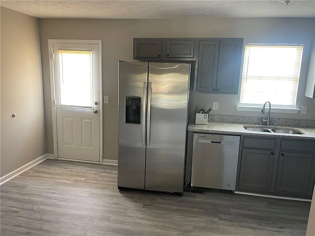 2 bed, 2.5 bath, 5040 sqft, $1,500 — Photo 4