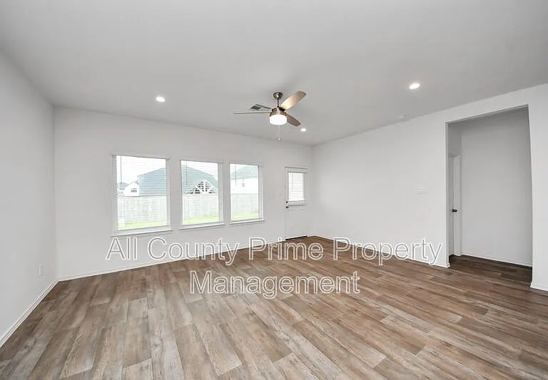 31303 Heddington Ln — Photo 11