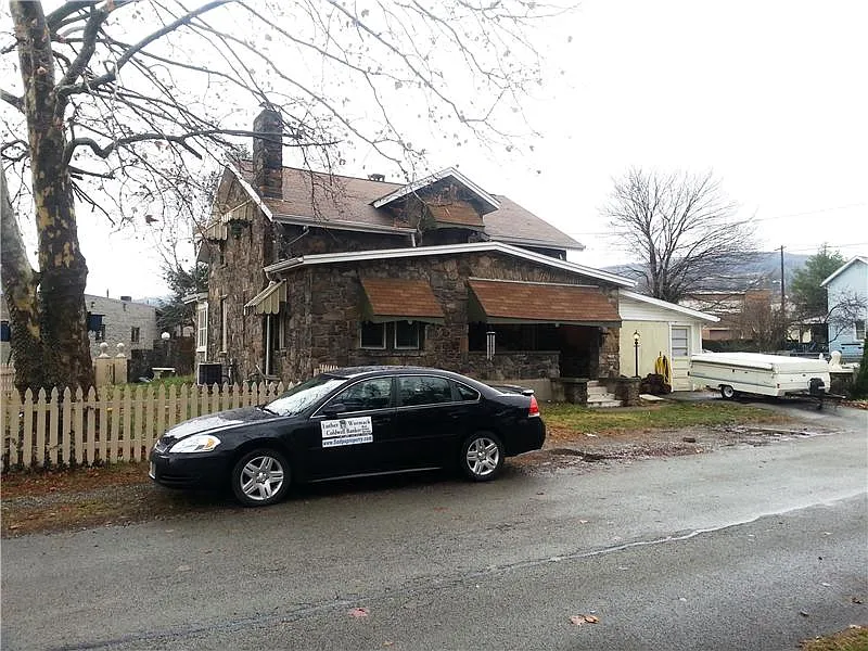 1502 Wood St photo 1