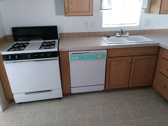 3rd image of 3167 Sanchez St