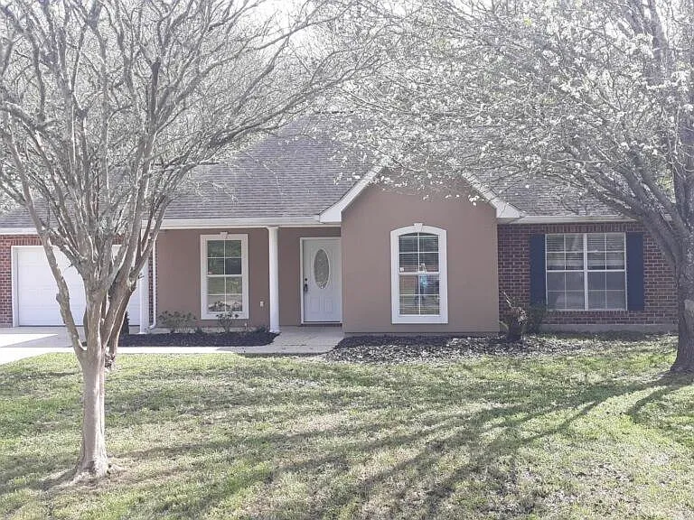 39364 Brookfield Dr — Photo 1