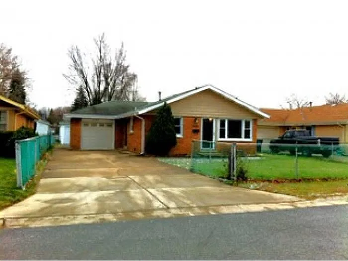 3125 172nd St photo 1